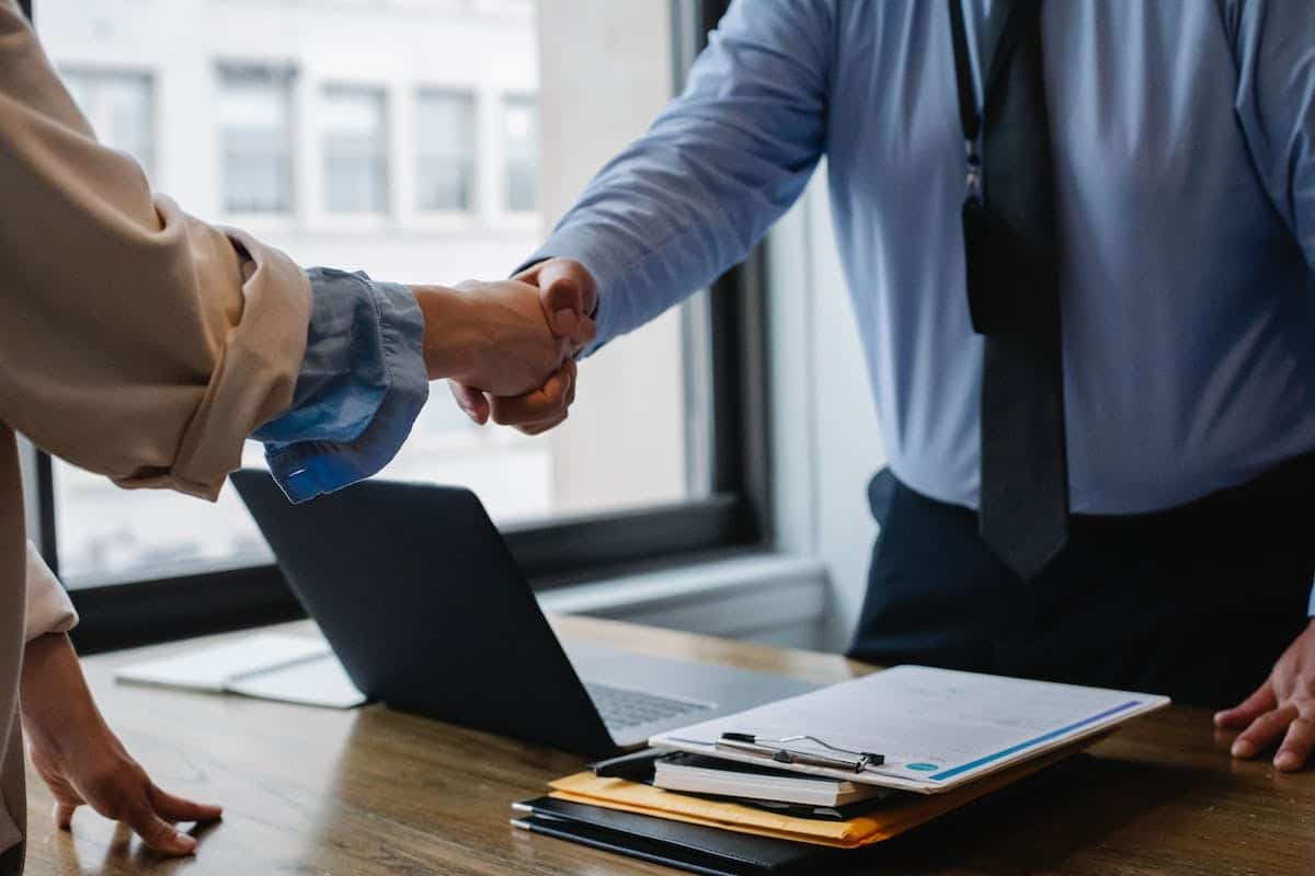 Décipherer l’impact de l’économie comportementale sur vos choix financiers : une approche sans précédent