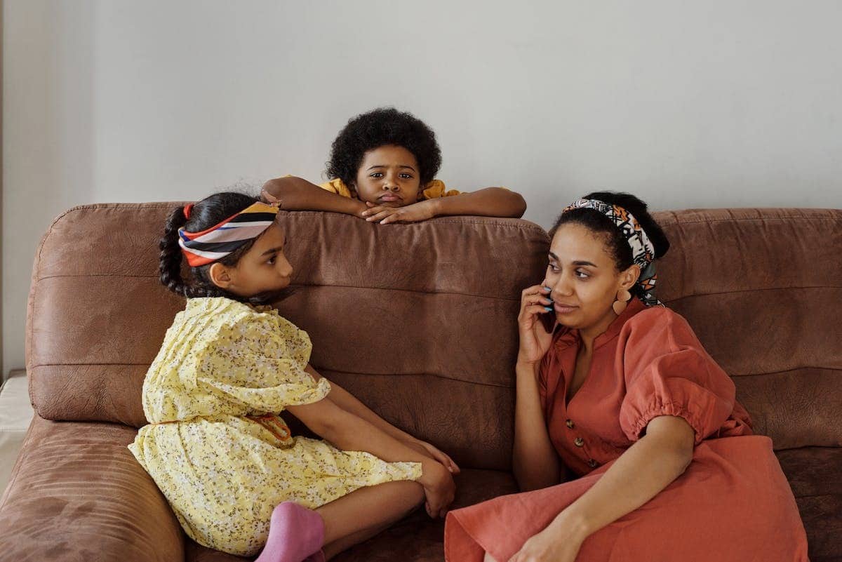 Élever des enfants bilingues en famille multilingue sans compromettre l’harmonie familiale : stratégies et astuces efficaces