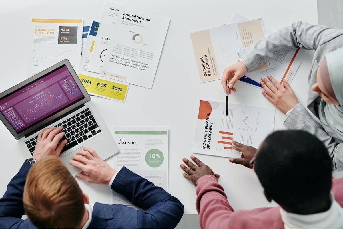 L’influence cruciale des plateformes d’hébergement pour le positionnement SEO de votre site financier