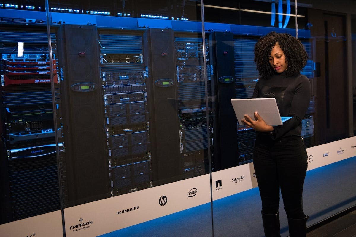 Décryptage des méthodes innovantes pour protéger vos serveurs contre les intrusions malveillantes : une perspective financière