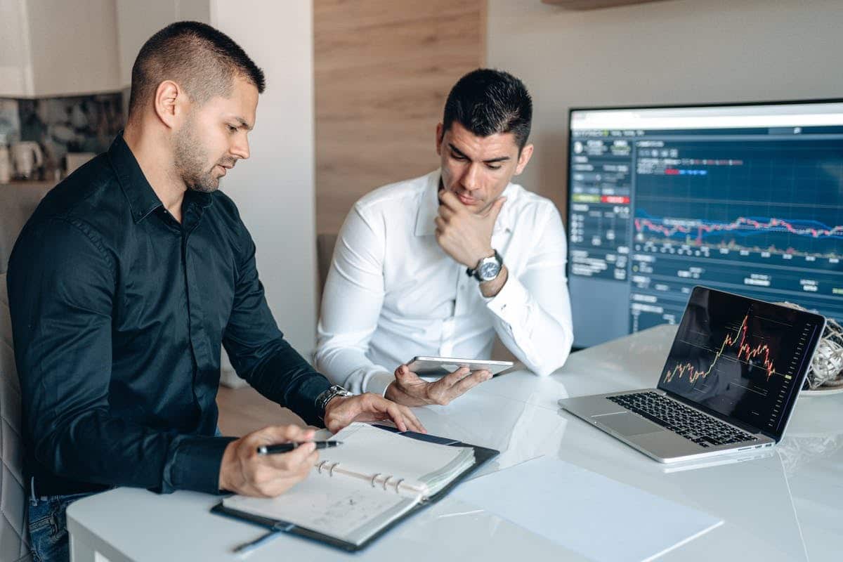 Protéger et optimiser : le rôle essentiel de la cybersécurité dans le SEO en finance