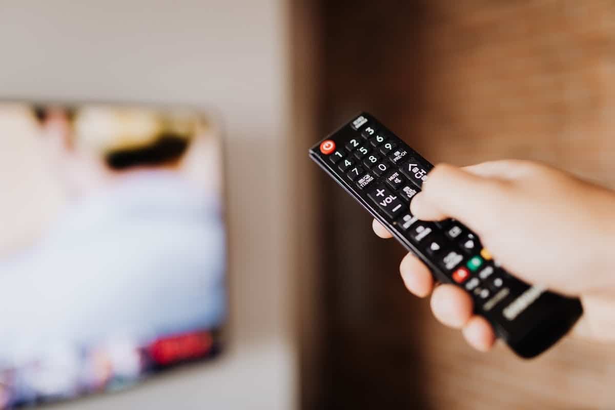 Décryptage de l’effet des ondes électroniques sur notre bien-être : une perspective financière
