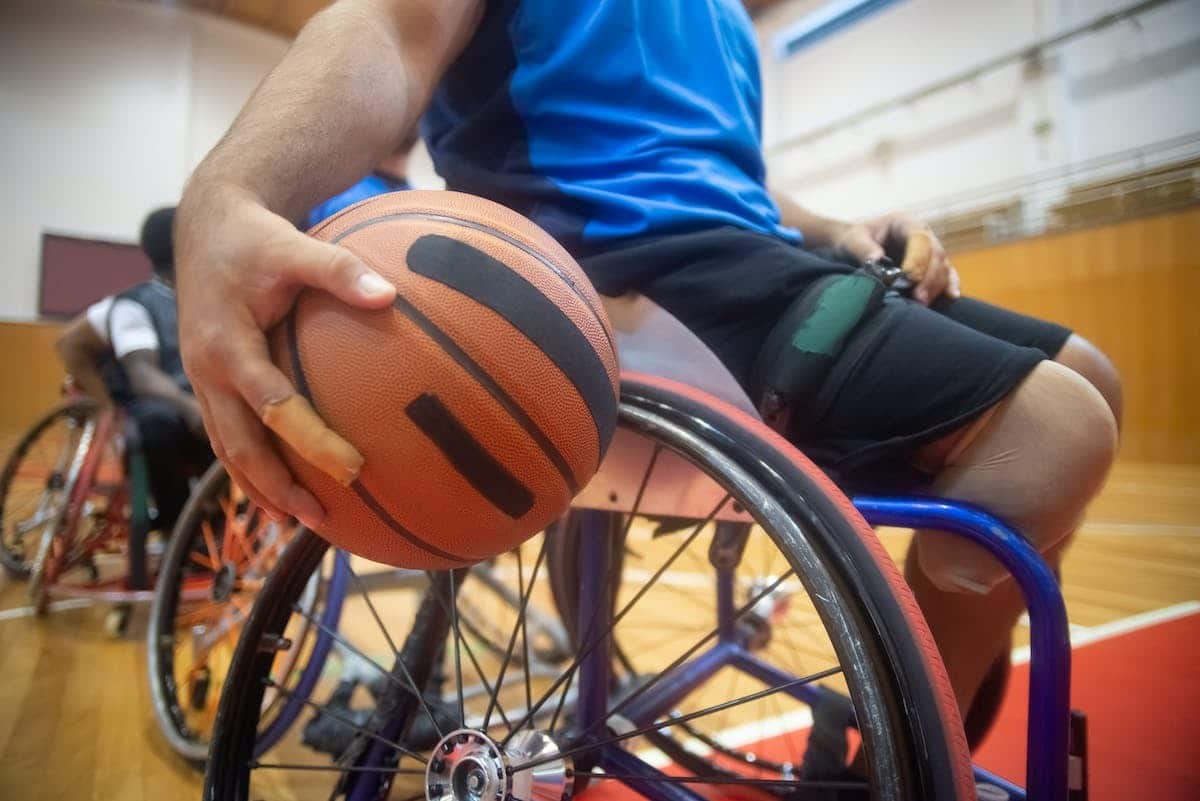 Aménagement sportif pour personnes handicapées : les bénéfices des équipements adaptatifs en finance