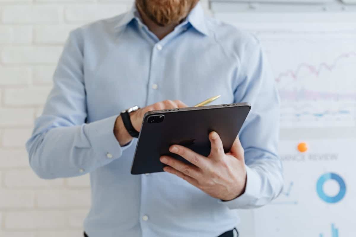 Déchiffrer l’influence de l’intelligence artificielle sur le marketing de contenu dans le secteur technologique
