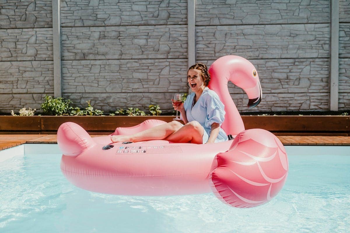 Découvrez les accessoires incontournables pour une expérience de piscine optimale